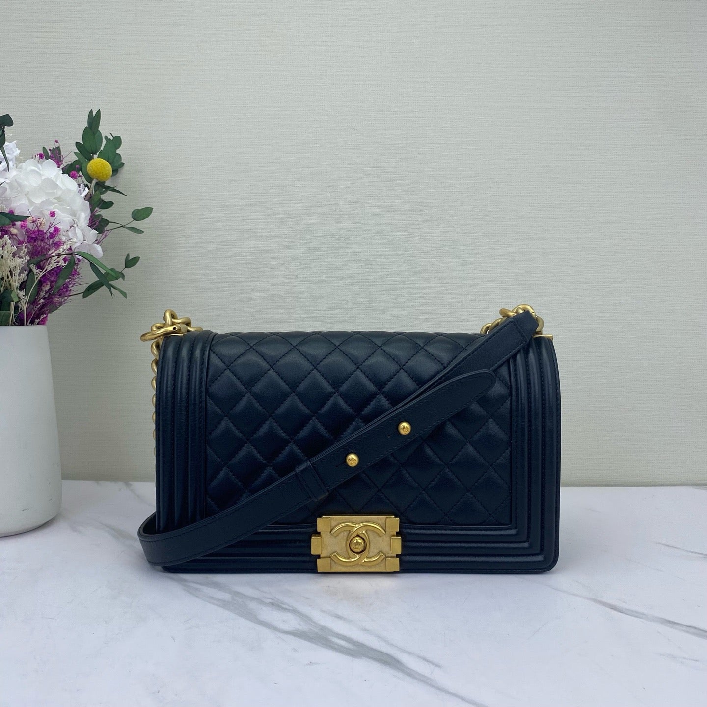 Chanel - Other - Leather - Black - (medium)
