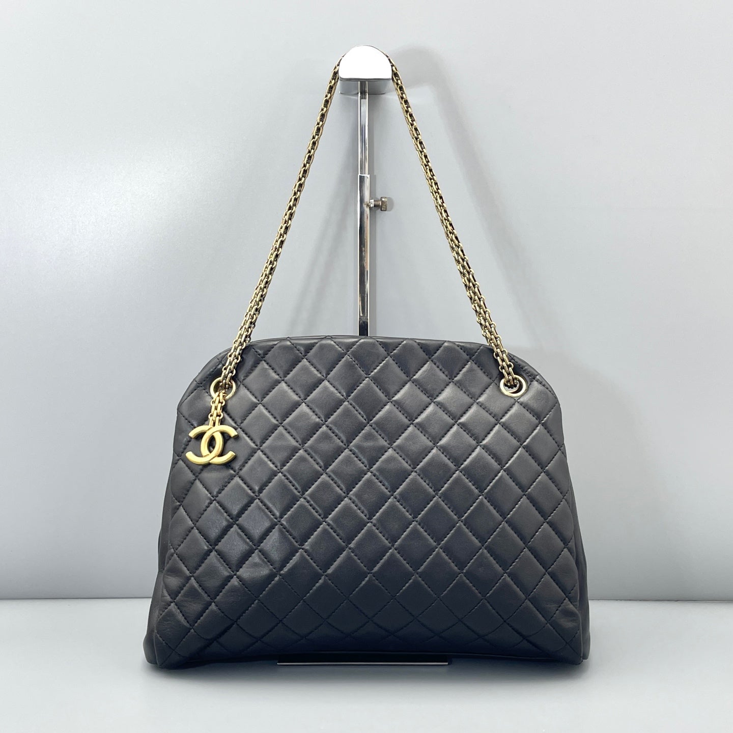 Chanel - Other - Leather - Black - (medium)