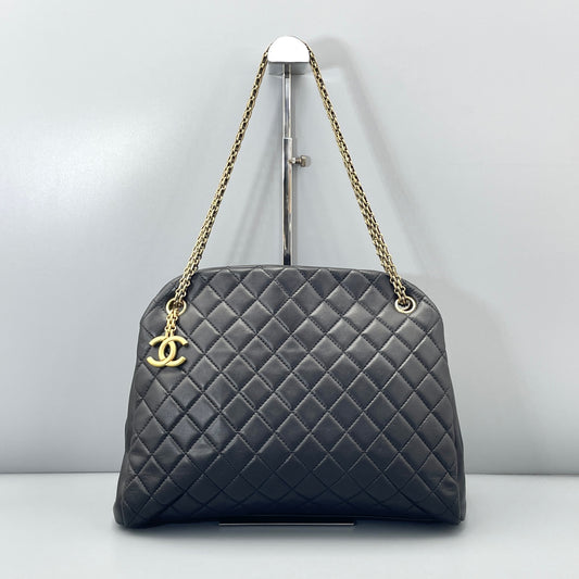 Chanel - Other - Leather - Black - (medium)