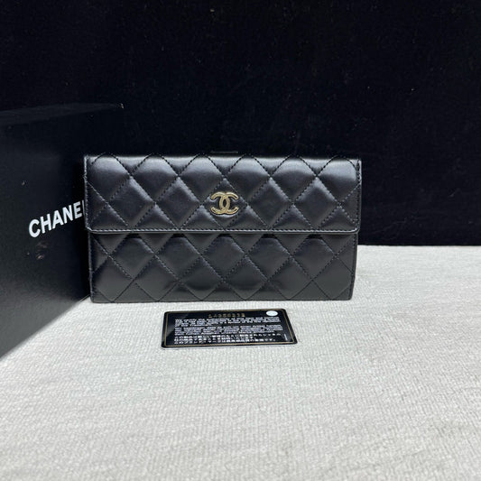 Chanel - Other - Leather - Black - (medium)
