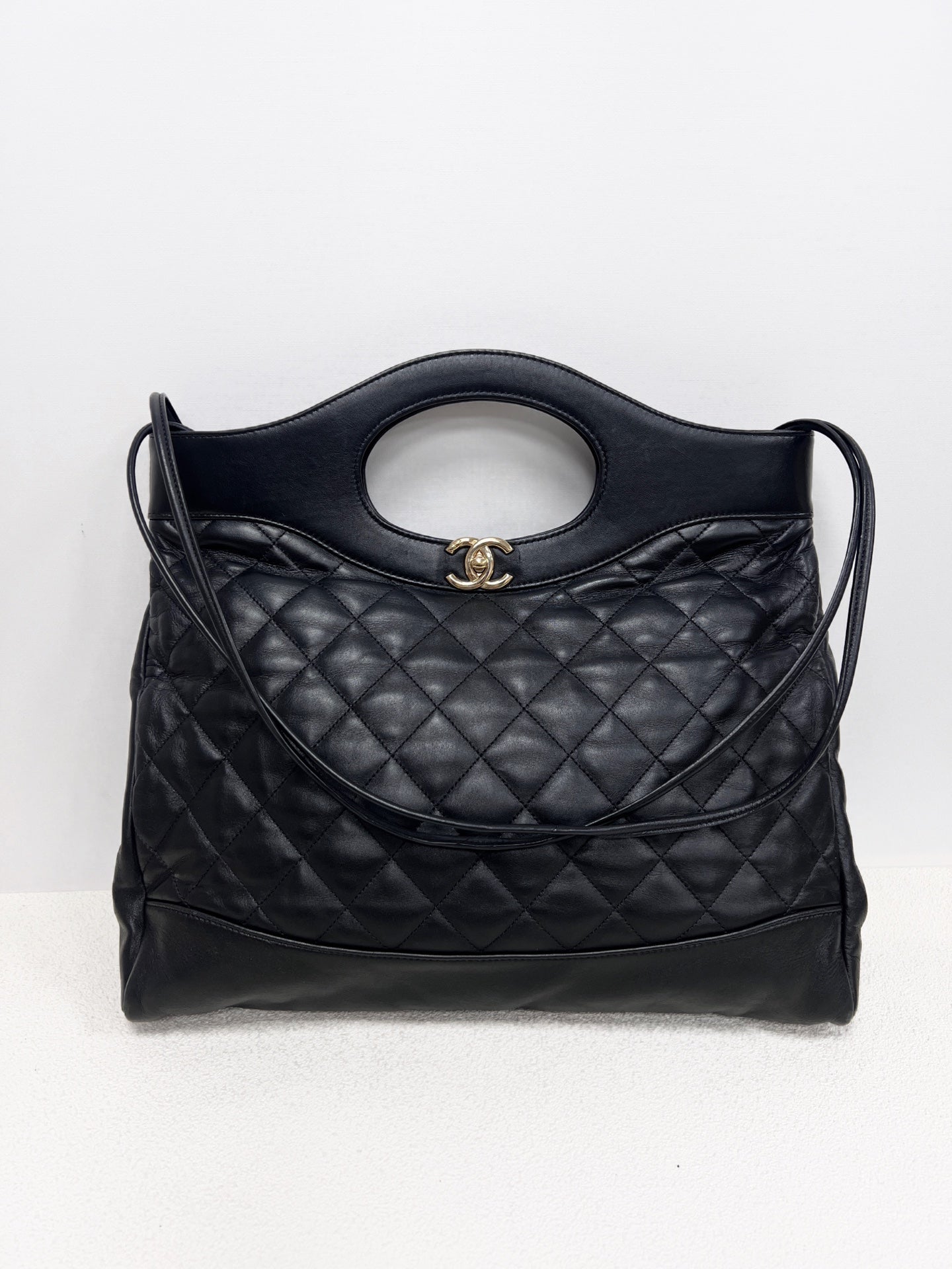Chanel - Other - Leather - Black - (medium)
