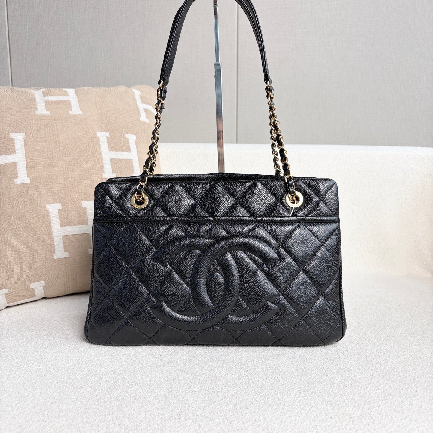 Chanel - Other - Leather - Black - (medium)
