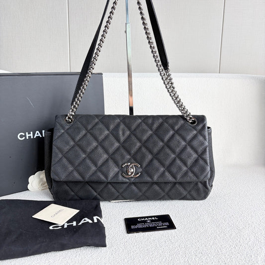 Chanel - Other - Leather - Black - (medium)