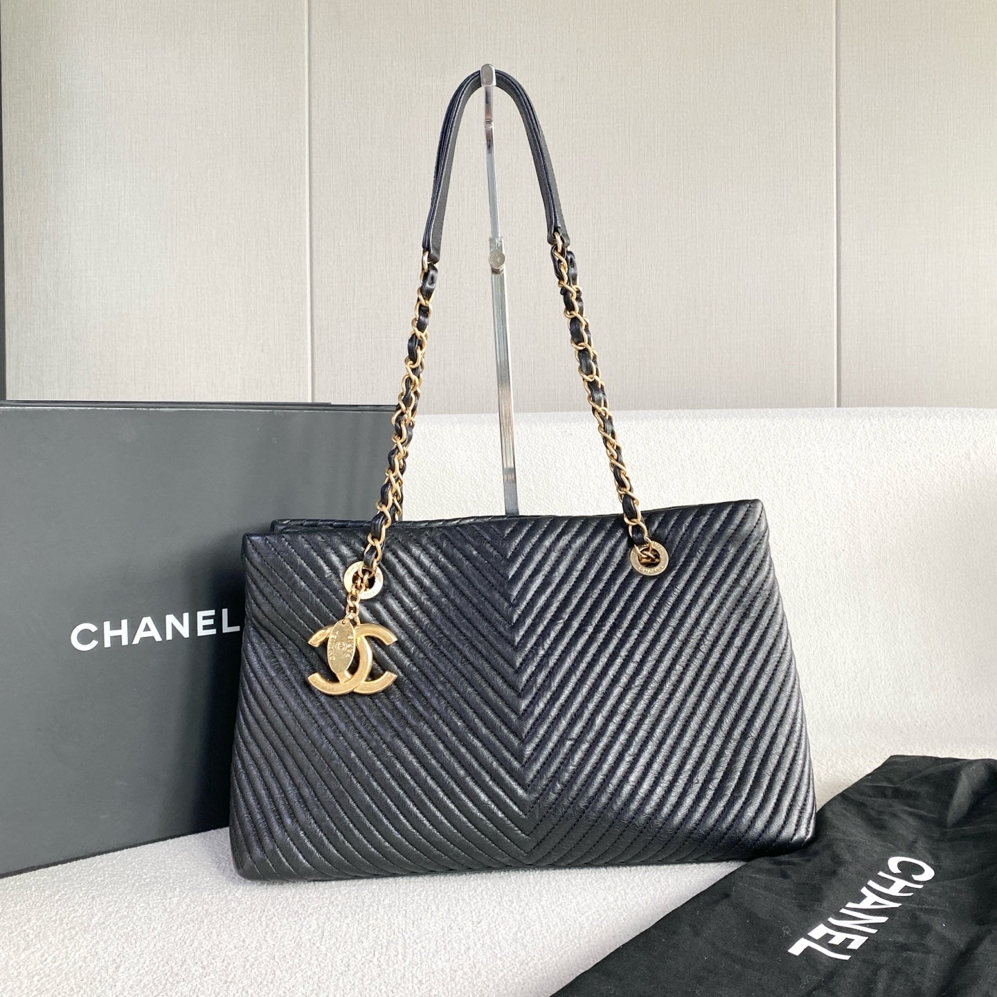 Chanel - Other - Leather - Black - (medium)