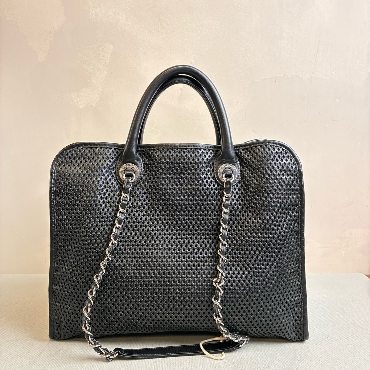 Chanel - Other - Leather - Black - (Medium)