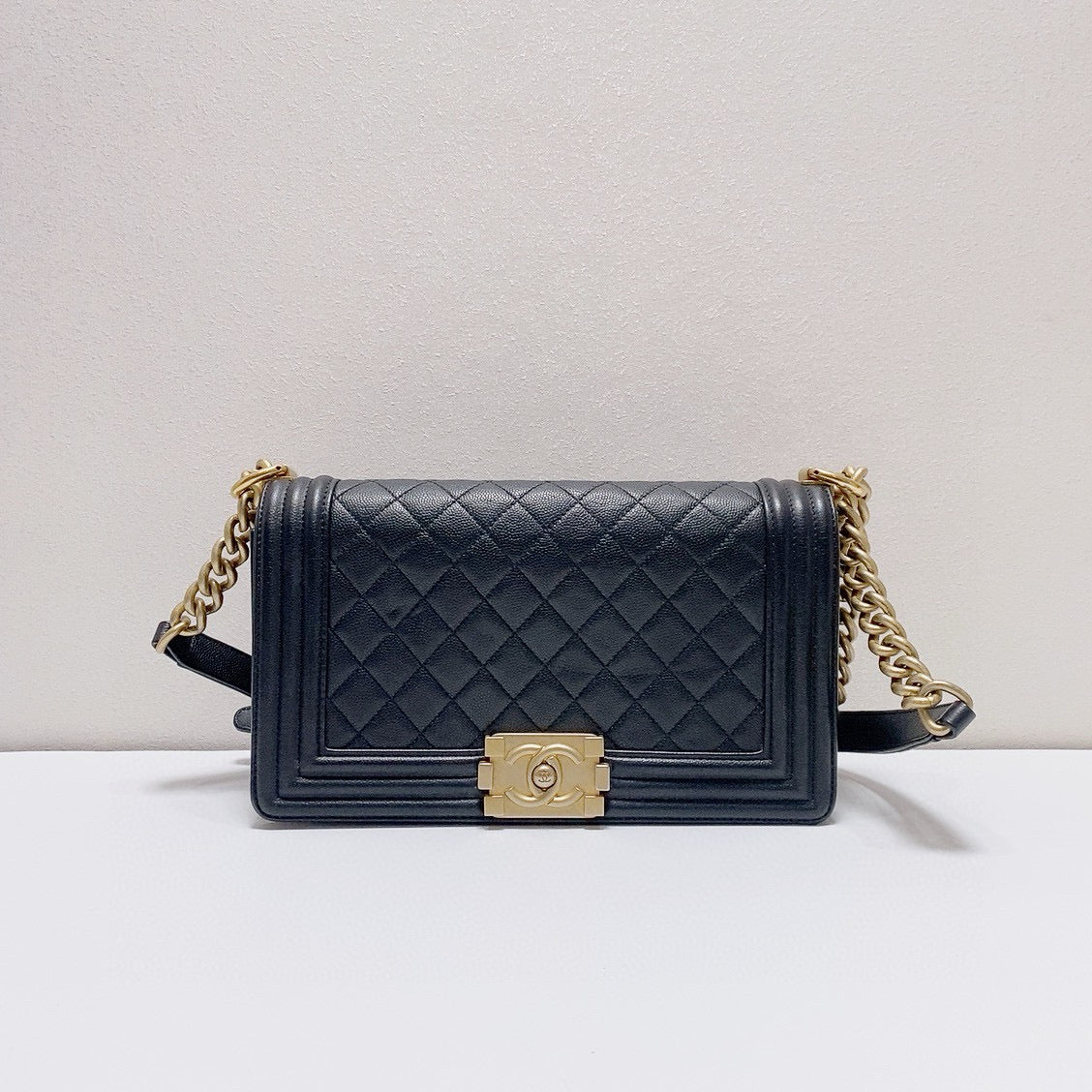Chanel - Other - Leather - Black - (medium)