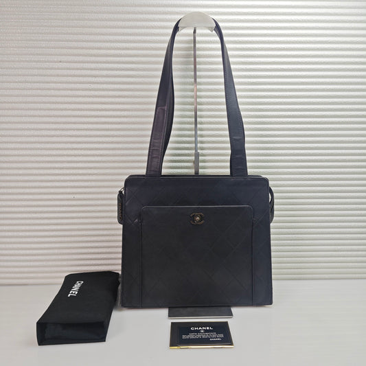 Chanel - Other - Leather - Black - (medium)