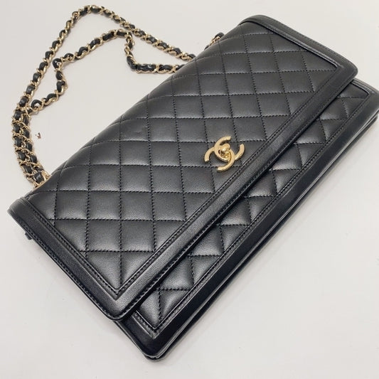 Chanel - Other - Leather - Black - (medium)