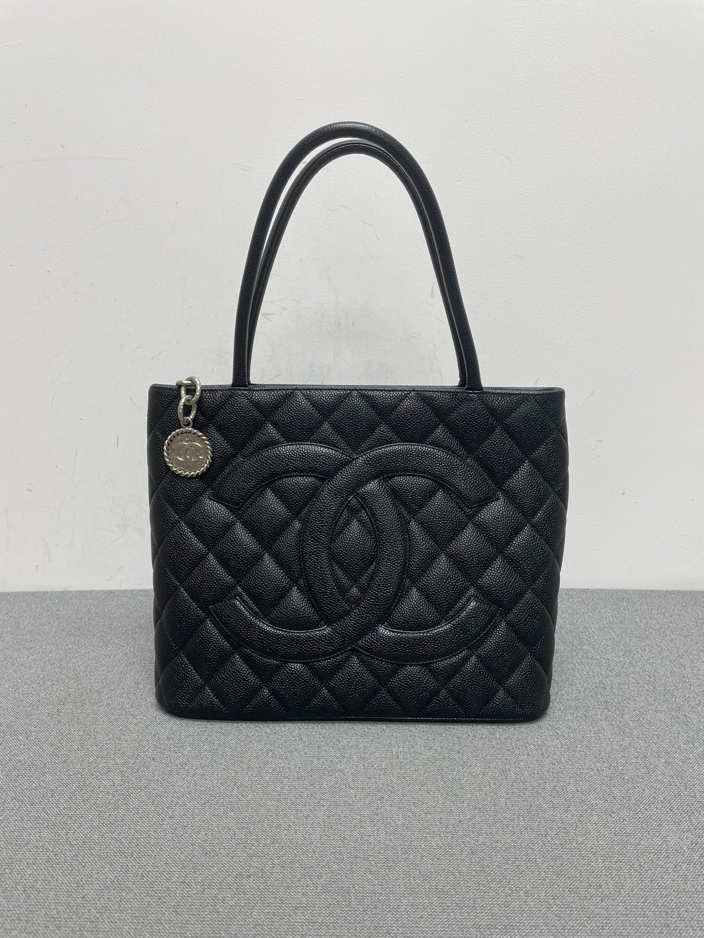 Chanel - Other - Leather - Black - (medium)