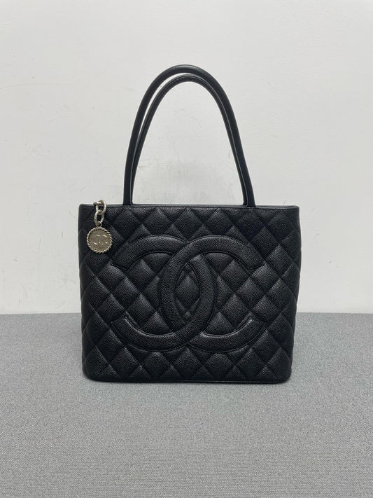 Chanel - Other - Leather - Black - (medium)