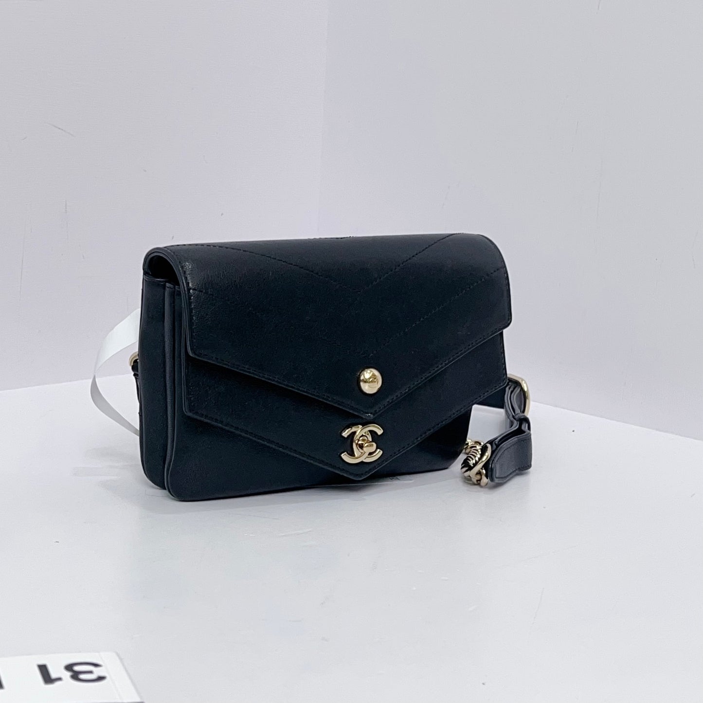 Chanel - Other - Leather - Black - (medium)