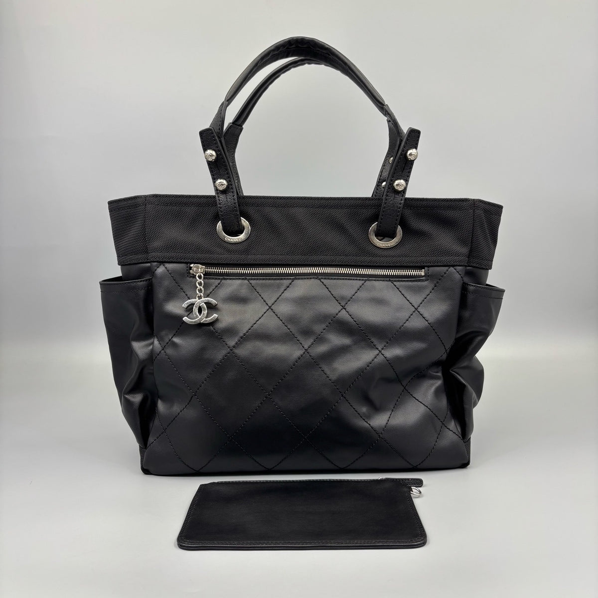 Chanel - Other - Leather - Black - (medium)