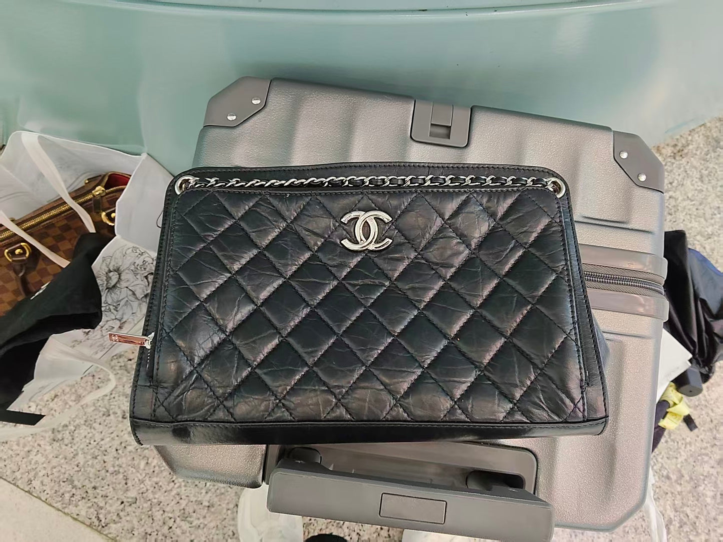 Chanel - Other - Leather - Black - (medium)