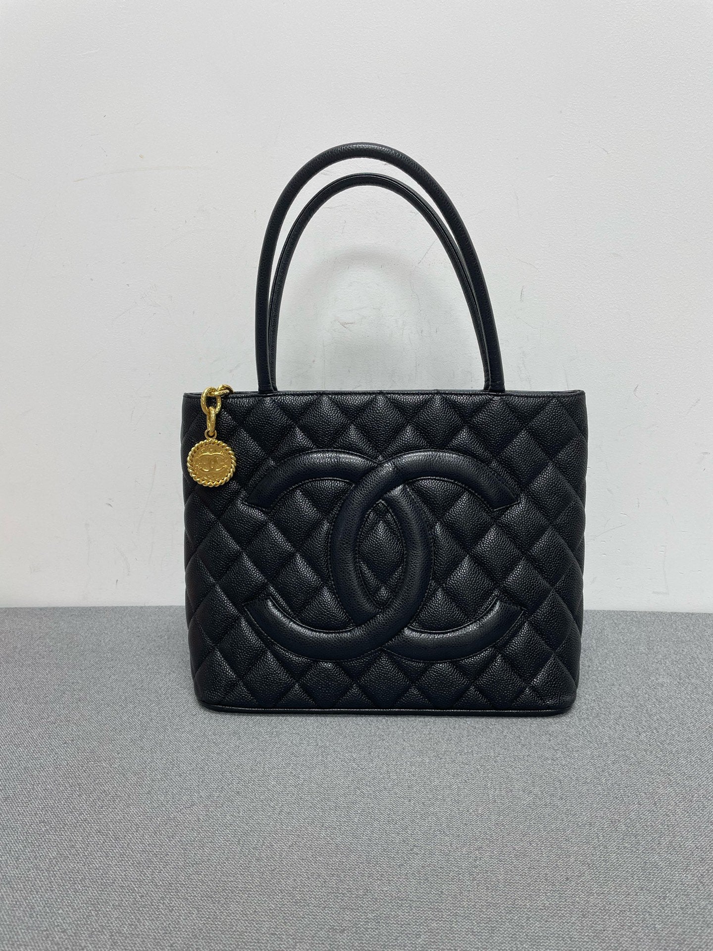 Chanel - Other - Leather - Black - (medium)