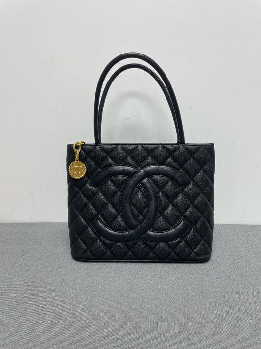 Chanel - Other - Leather - Black - (medium)