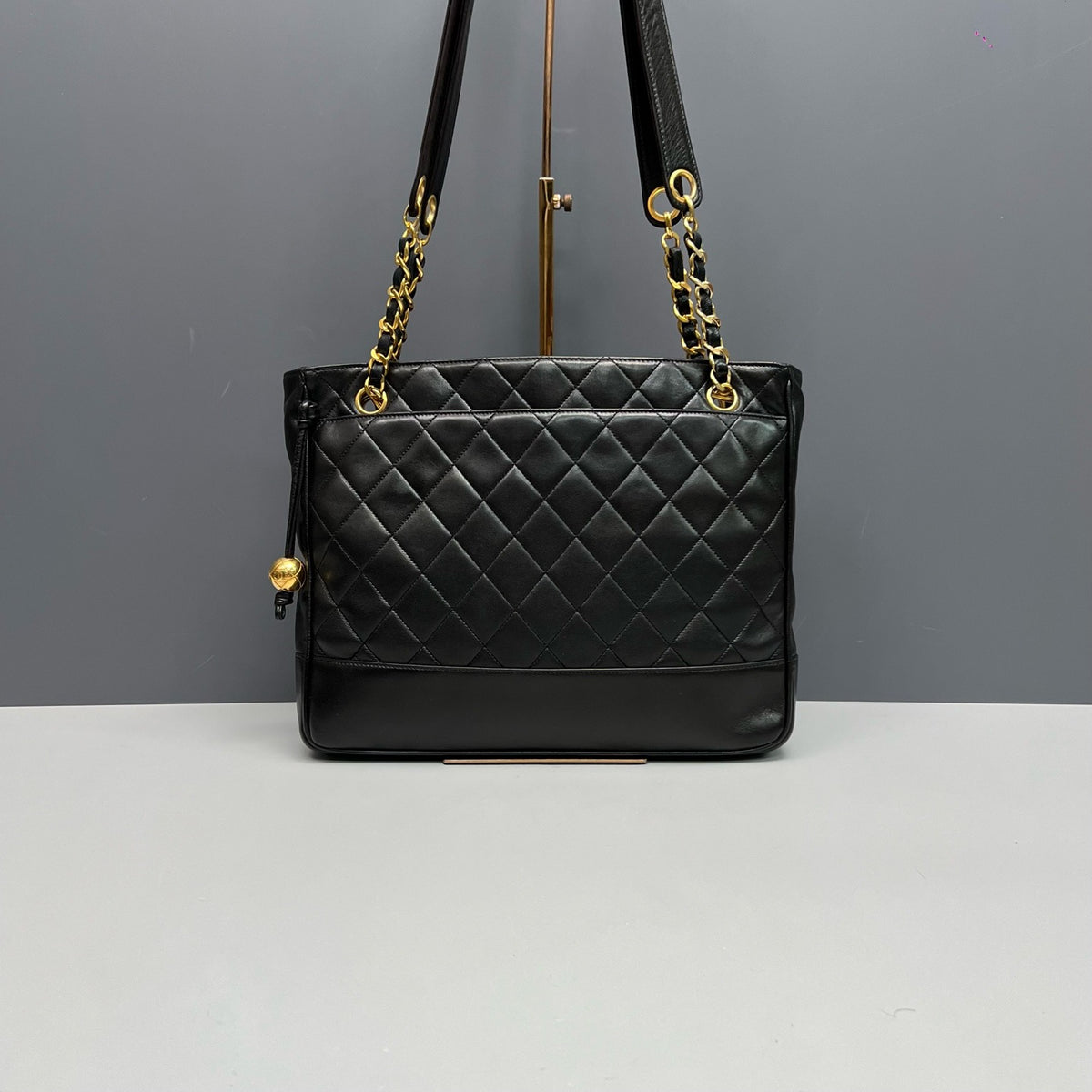 Chanel - Other - Leather - Black - (medium)