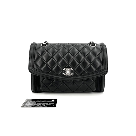 Chanel - Other - Leather - Black - (medium)