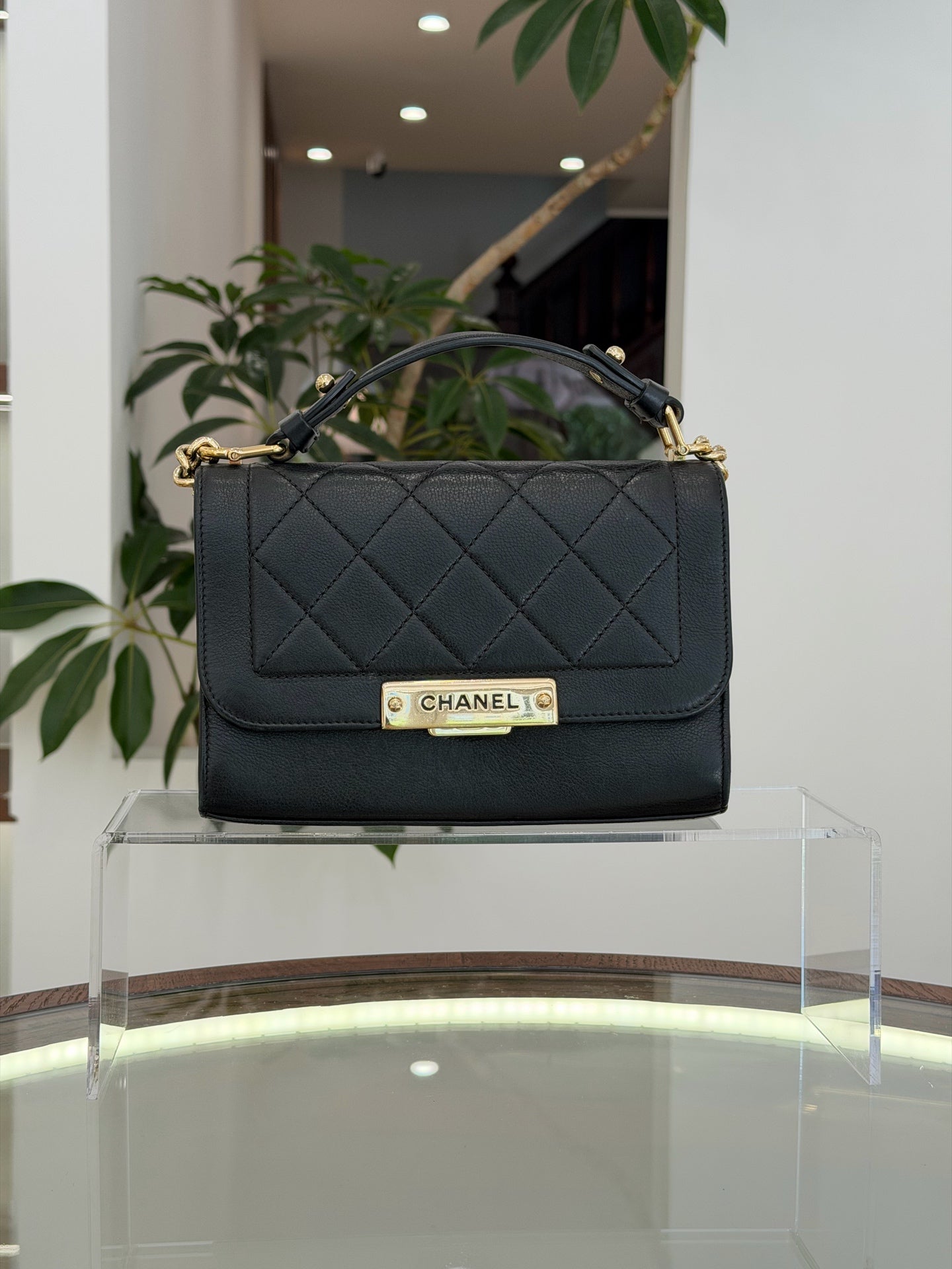 Chanel - Other - Leather - Black - (medium)