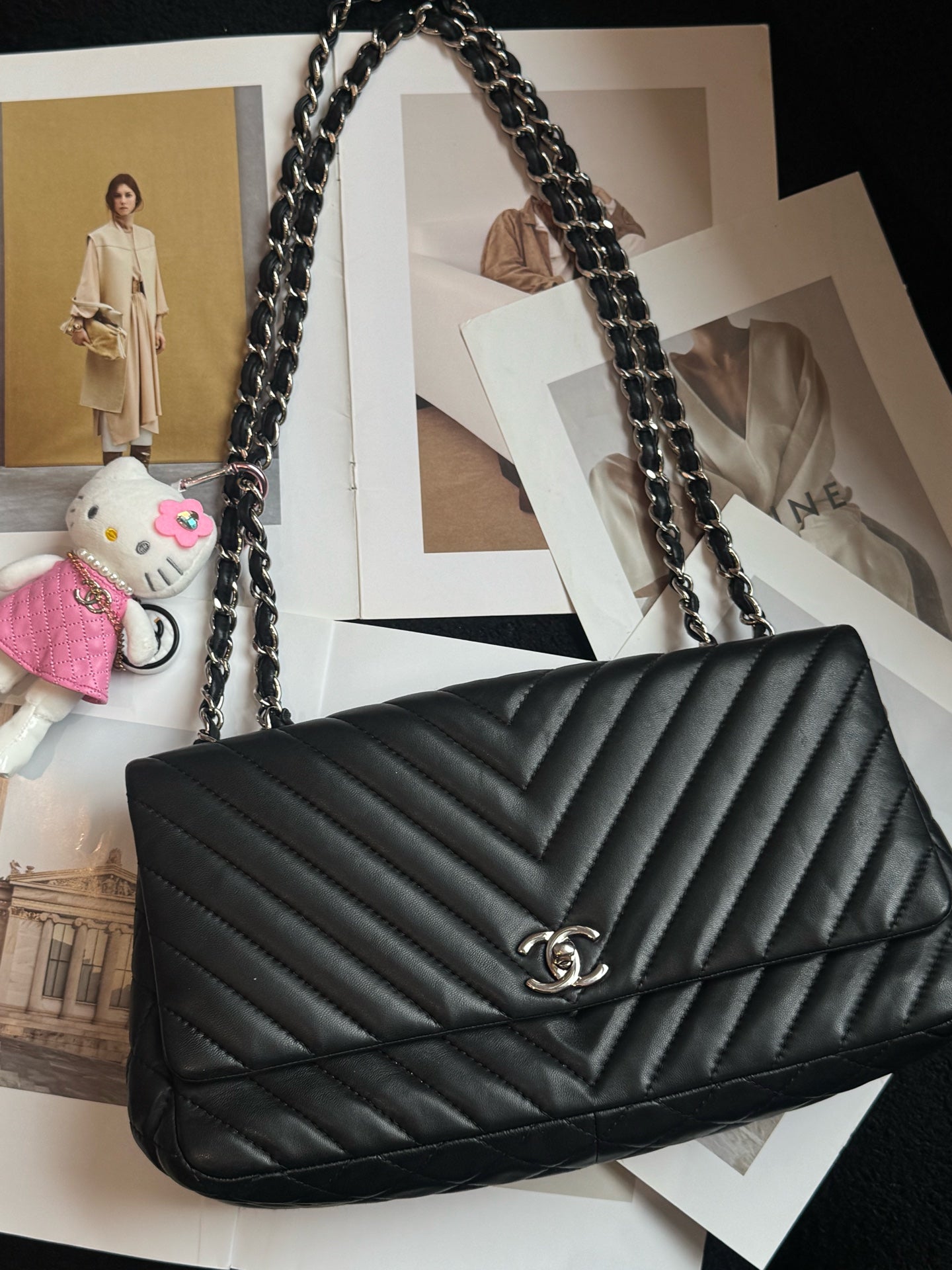 Chanel - Other - Leather - Black - (Medium)