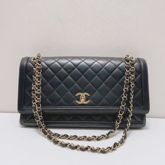 Chanel - Other - Leather - Black - (medium)