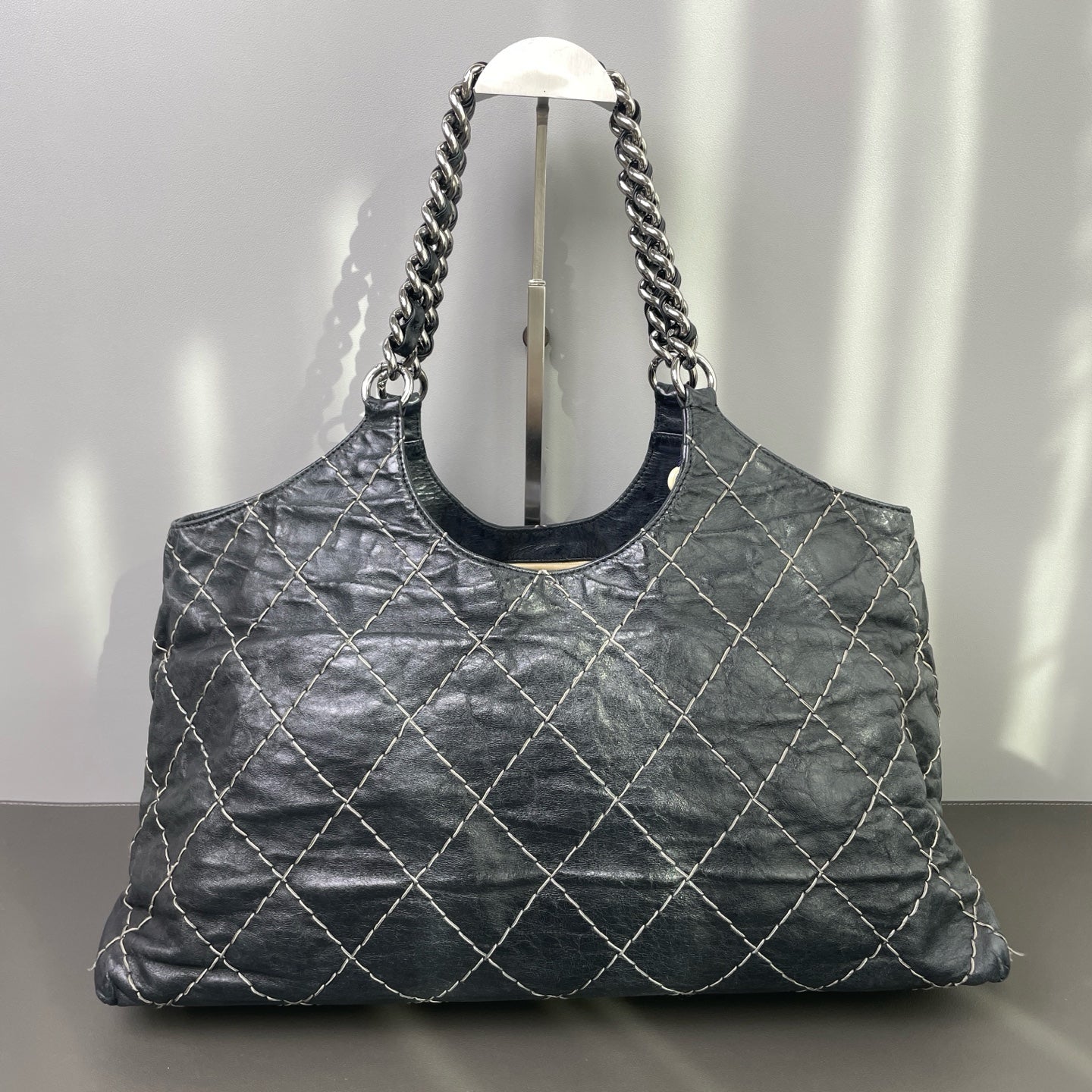 Chanel - Other - Leather - Black - (Medium)