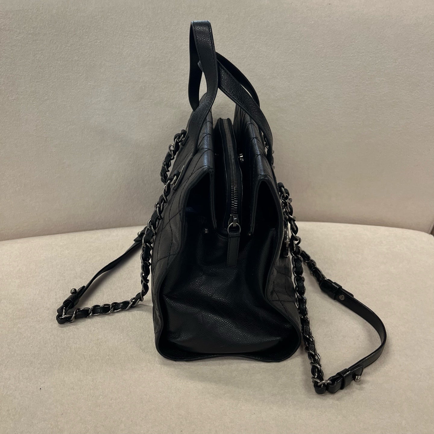 Chanel - Other - Leather - Black - (medium)