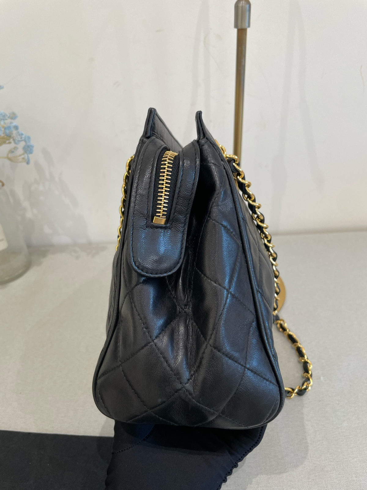 Chanel - Other - Leather - Black - (medium)