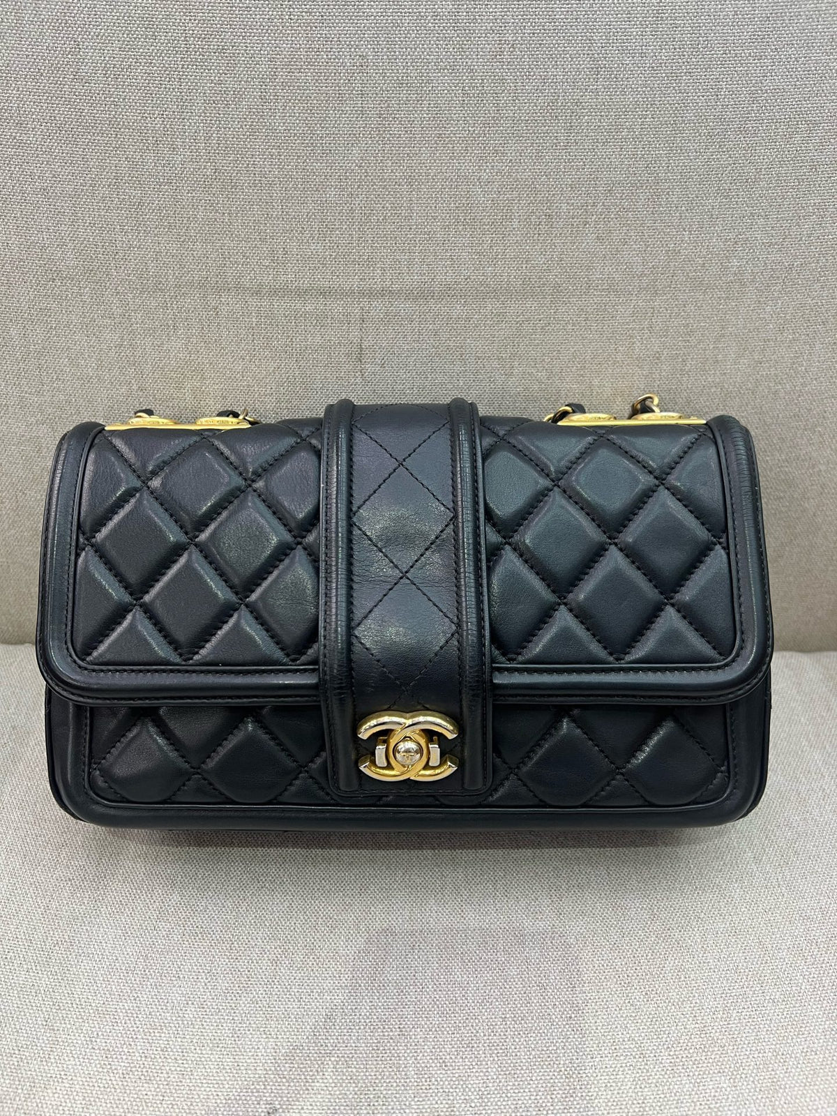 Chanel - Other - Leather - Black - (medium)