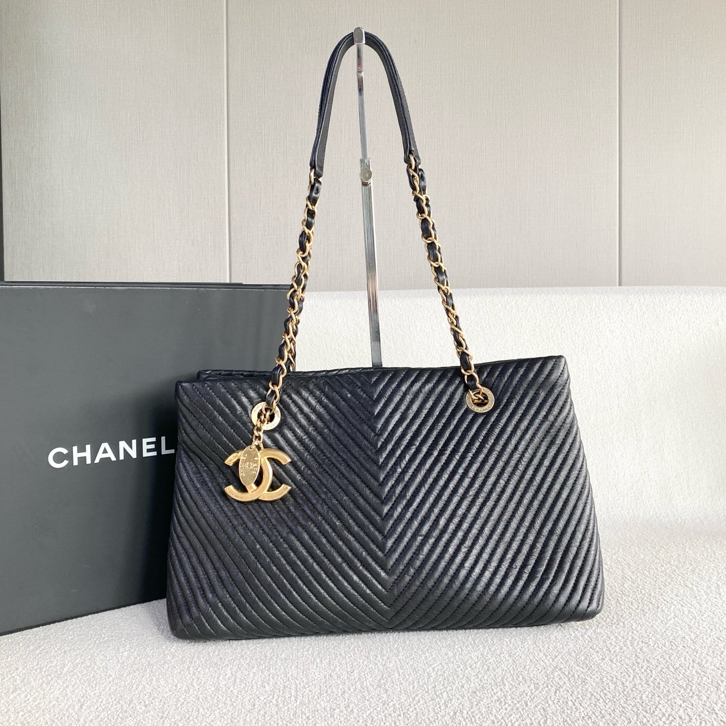 Chanel - Other - Leather - Black - (medium)