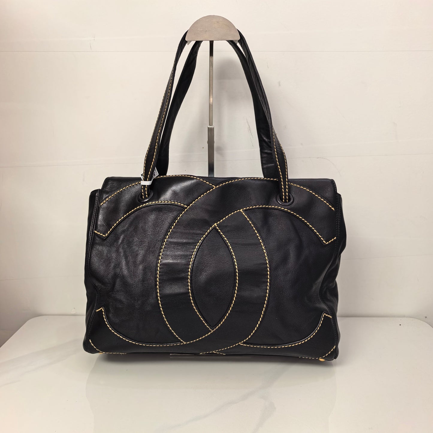Chanel - Other - Leather - Black - (medium)