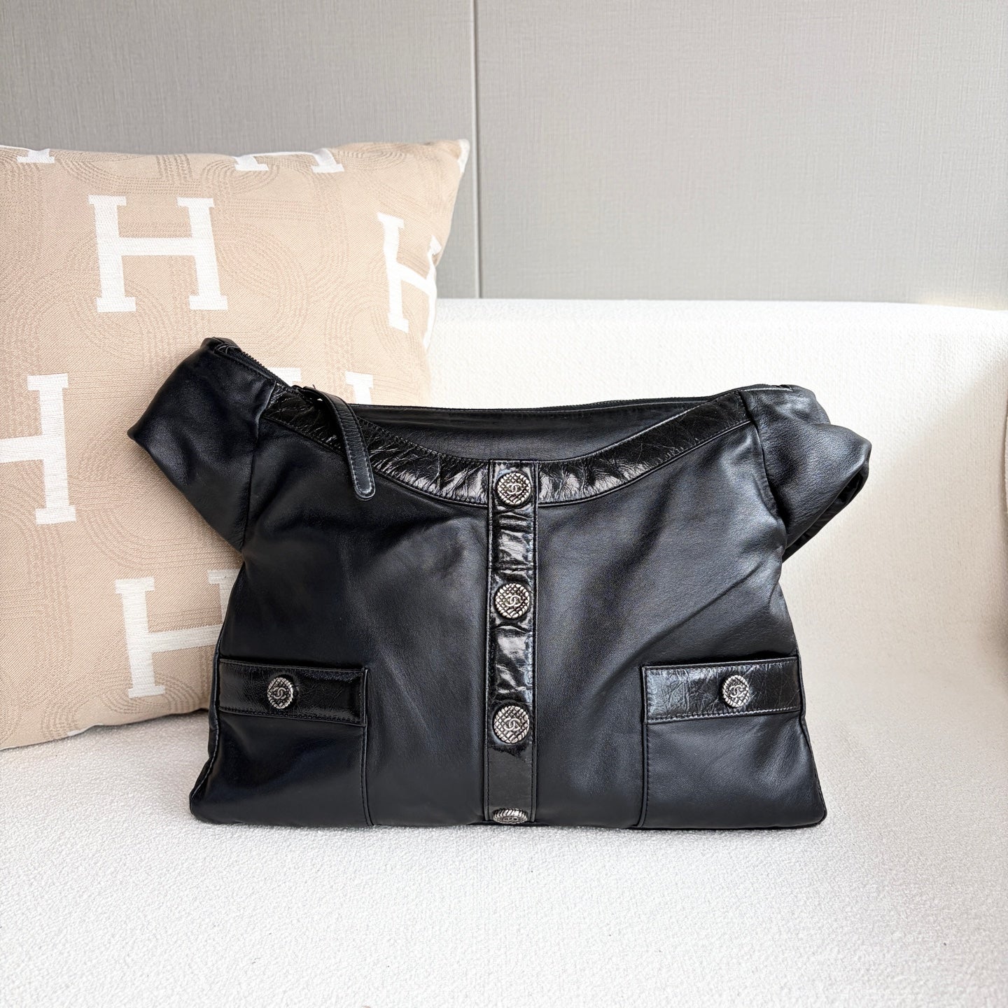 Chanel - Other - Leather - Black - (medium)