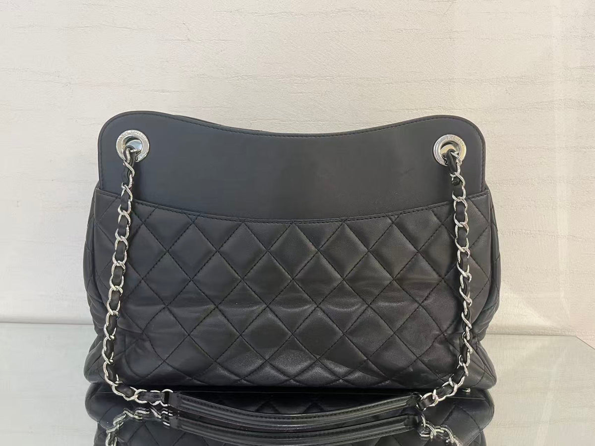 Chanel - Other - Leather - Black - (medium)
