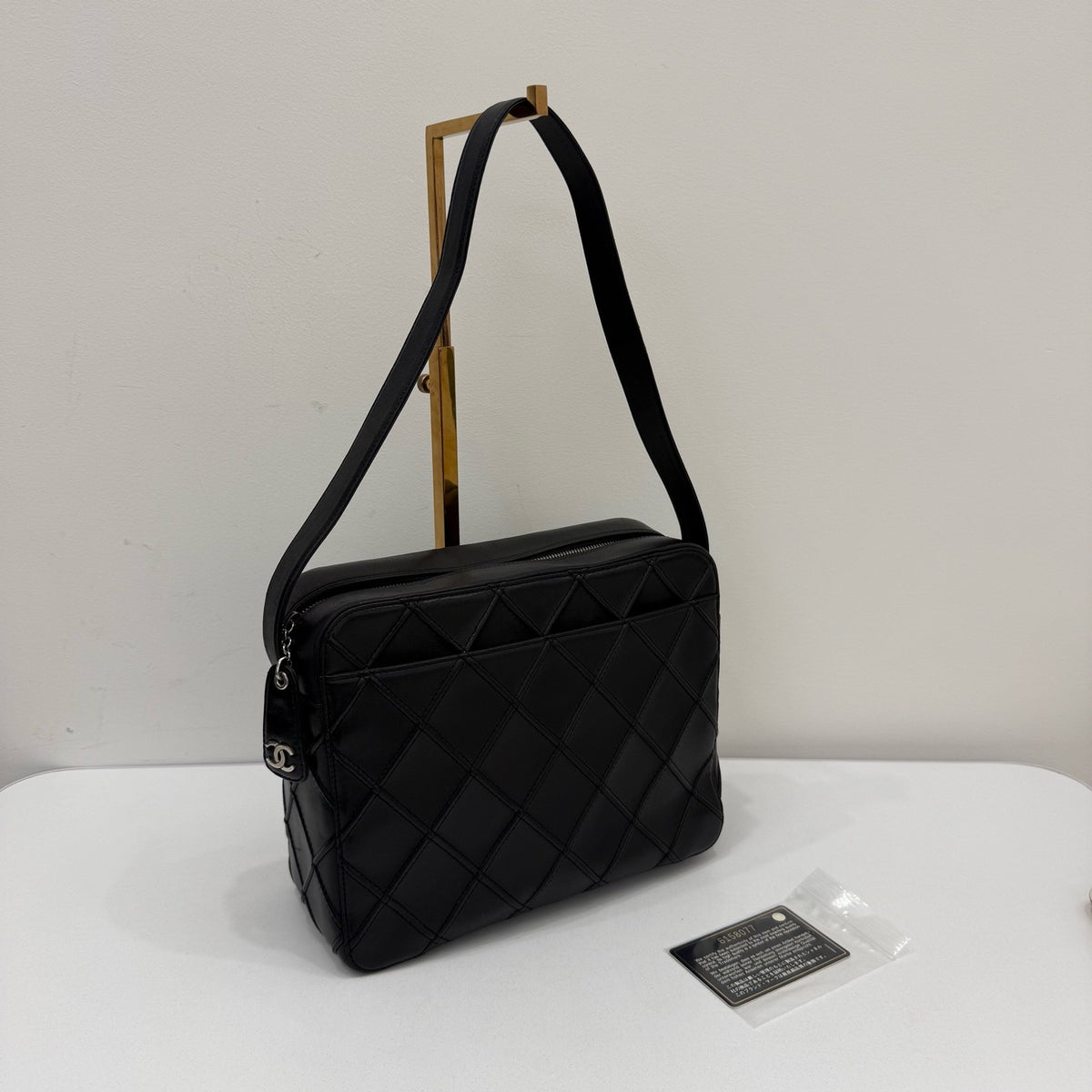 Chanel - Other - Leather - Black - (medium)