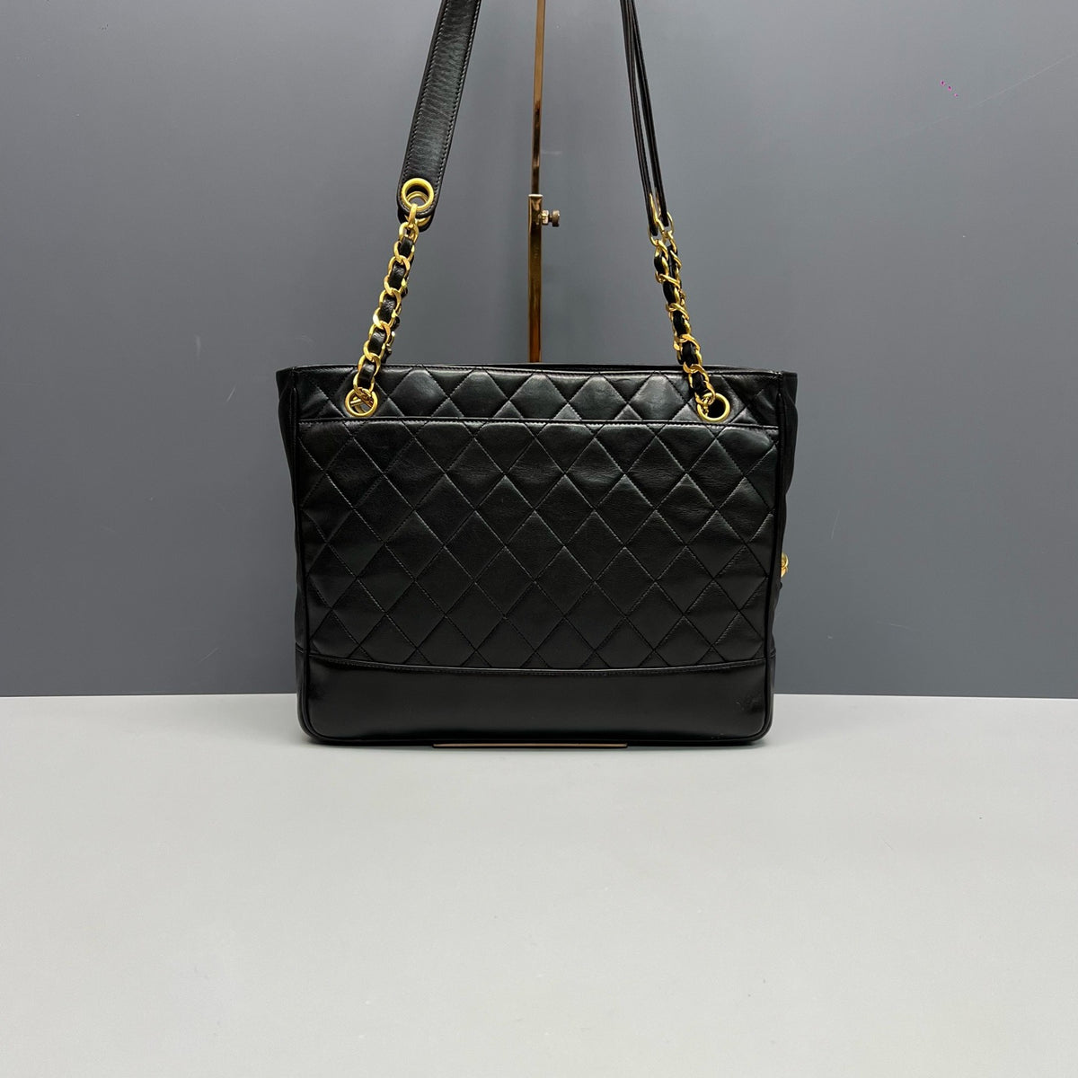 Chanel - Other - Leather - Black - (medium)