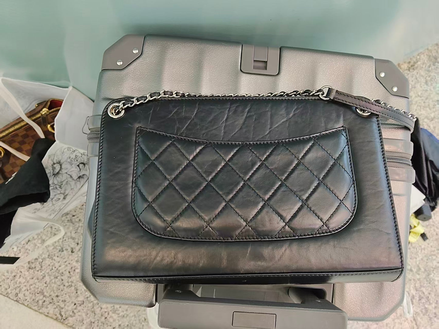 Chanel - Other - Leather - Black - (medium)