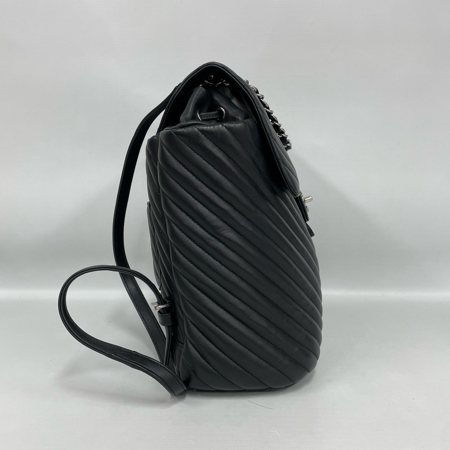 Chanel - Other - Leather - Black - (medium)