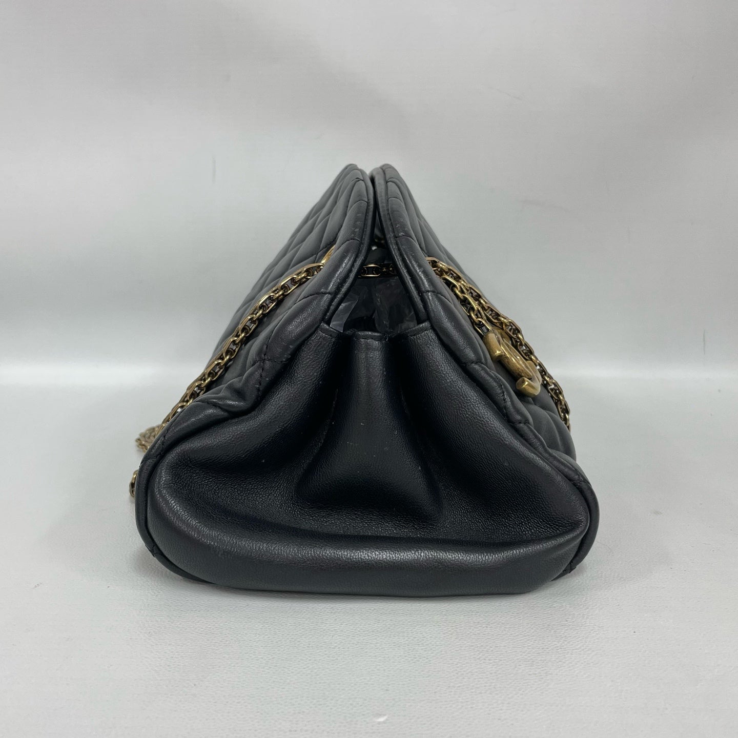 Chanel - Other - Leather - Black - (medium)
