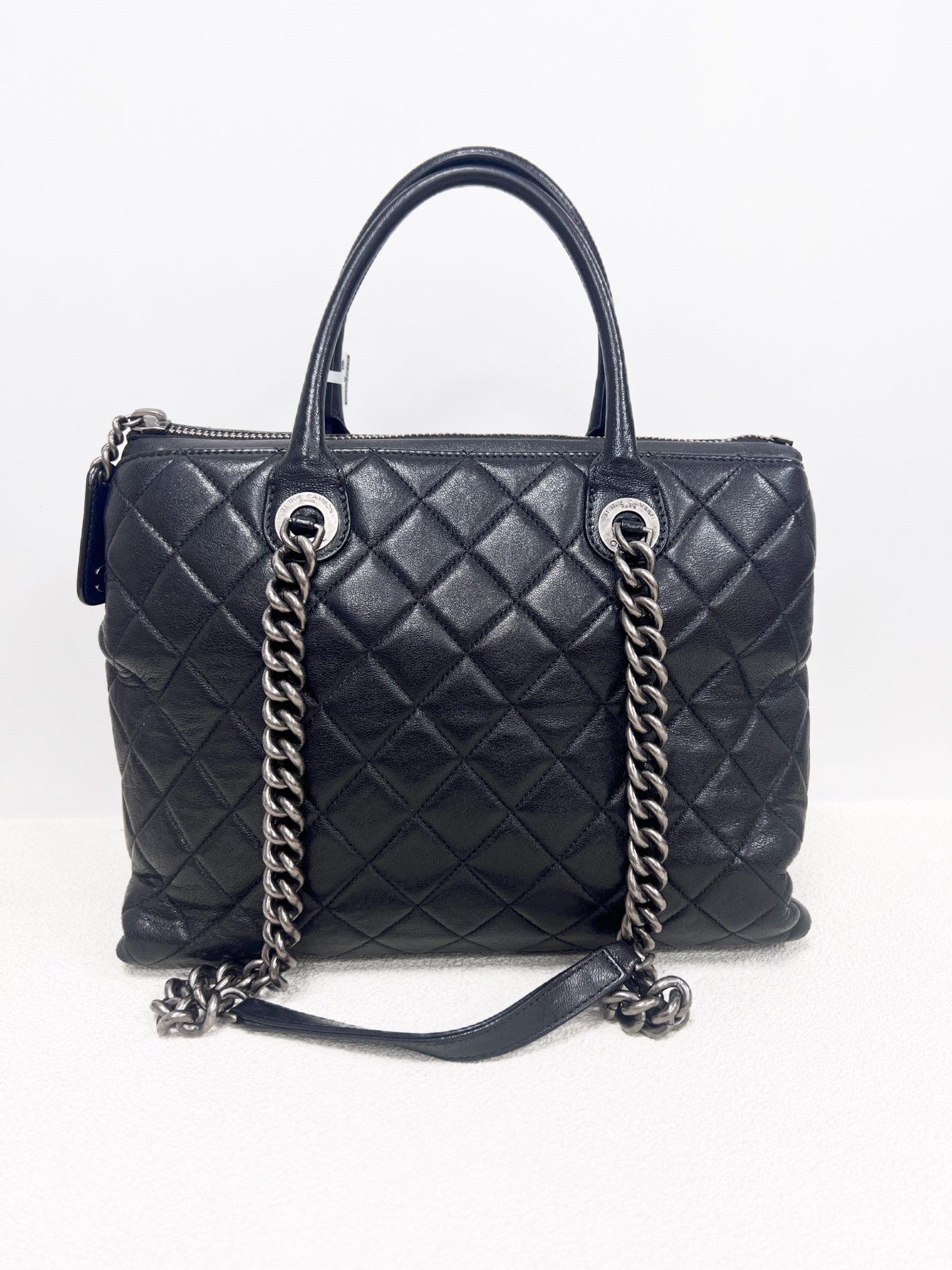 Chanel - Other - Leather - Black - (medium)