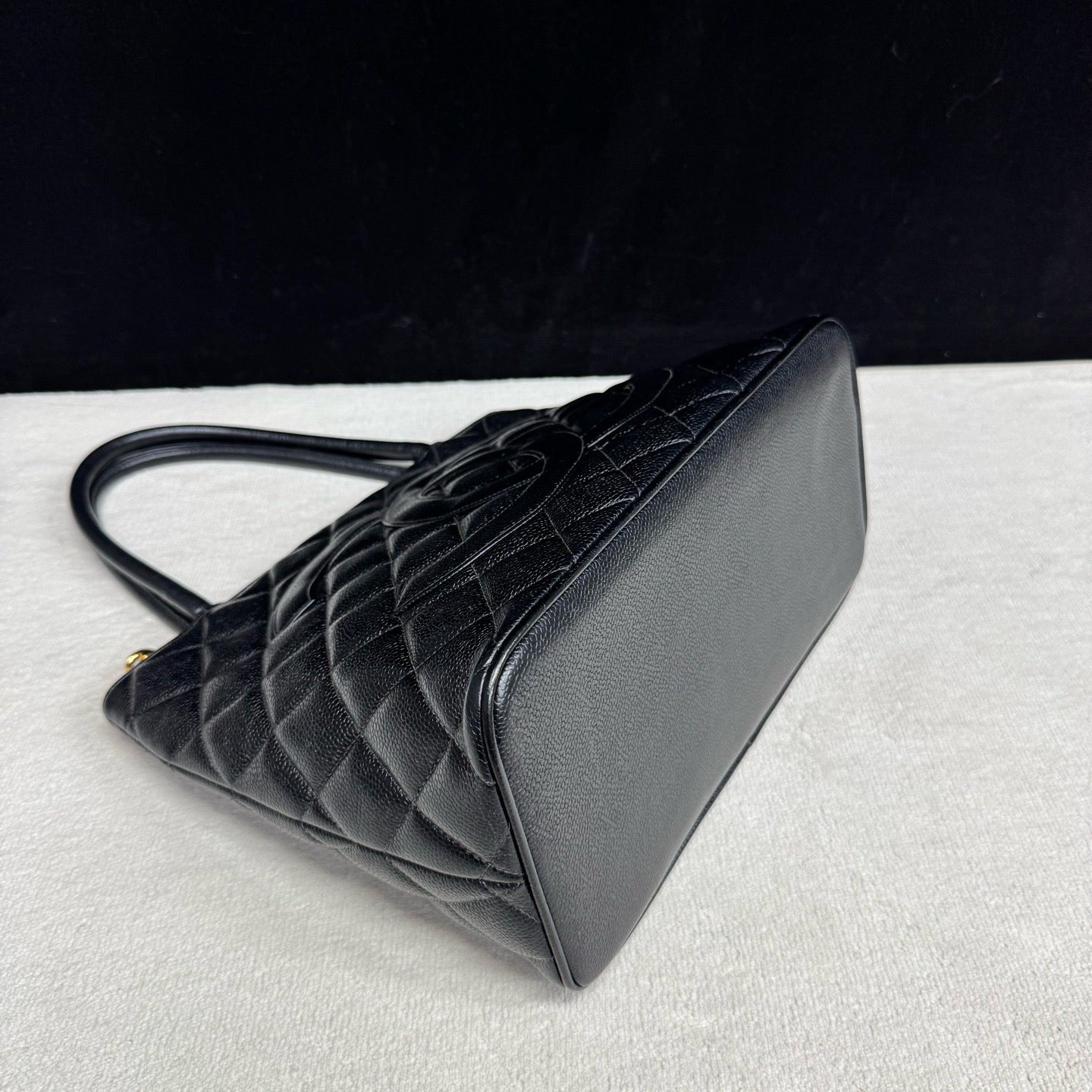 Chanel - Other - Leather - Black - (medium)
