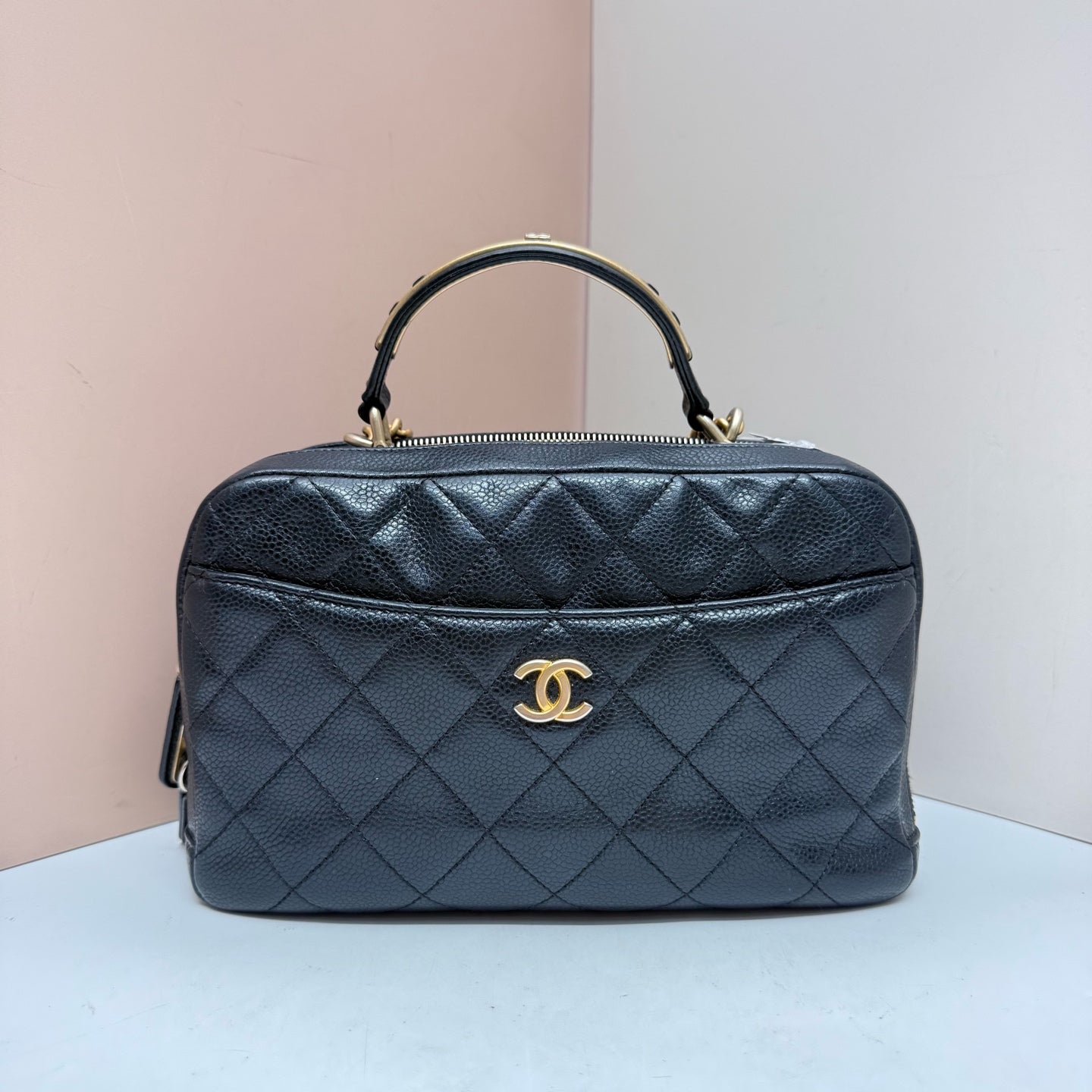 Chanel - Other - Leather - Black - (medium)