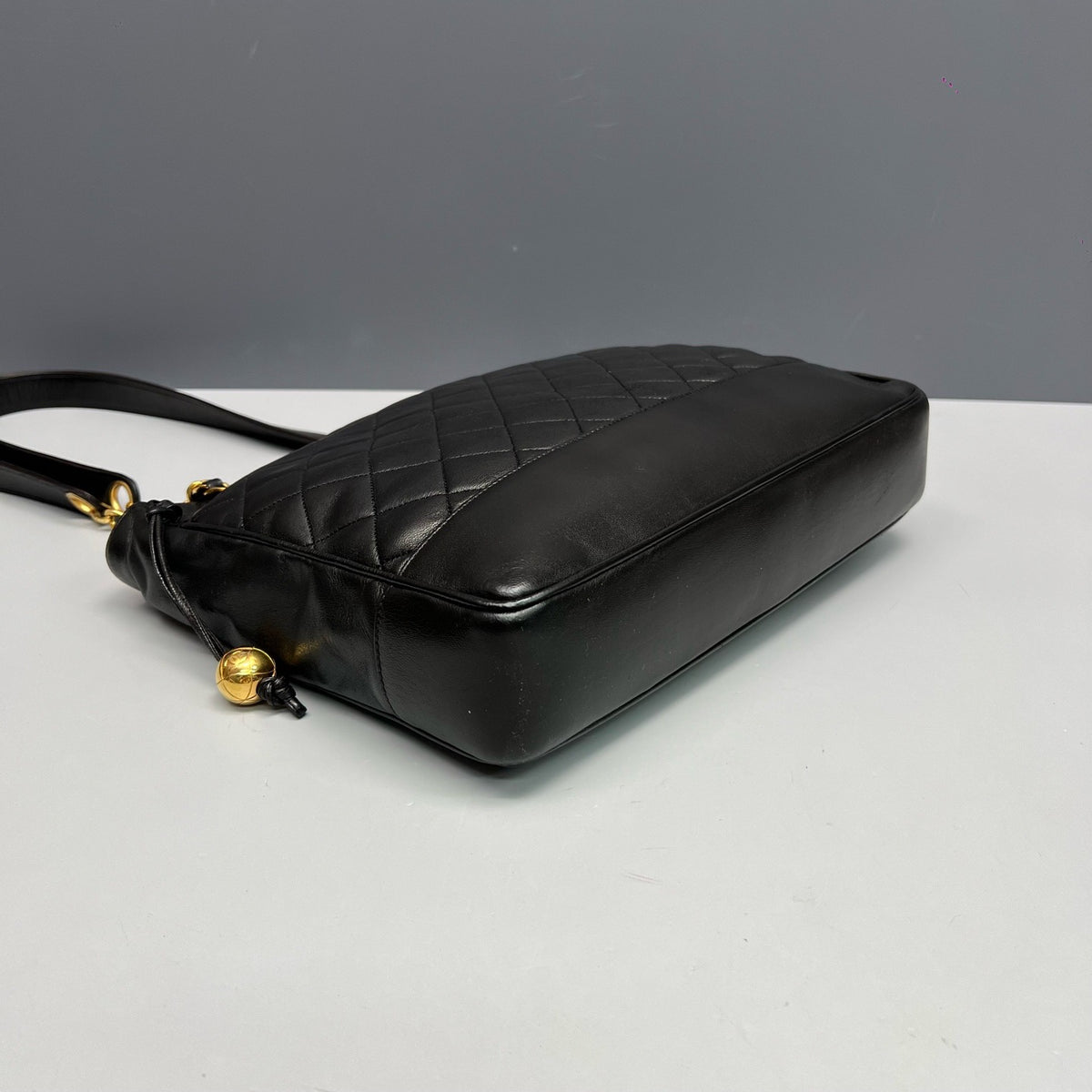 Chanel - Other - Leather - Black - (medium)