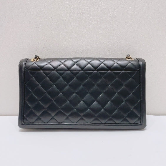 Chanel - Other - Leather - Black - (medium)