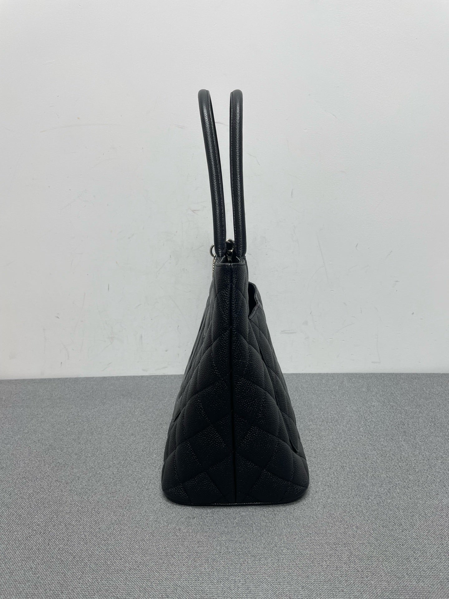Chanel - Other - Leather - Black - (medium)