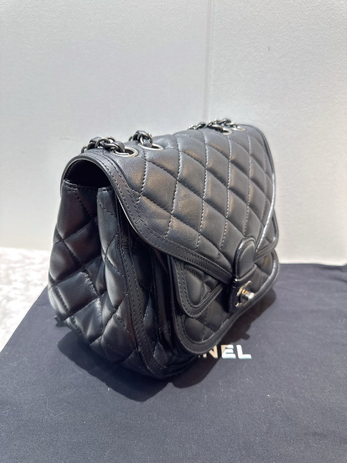 Chanel - Other - Leather - Black - (medium)