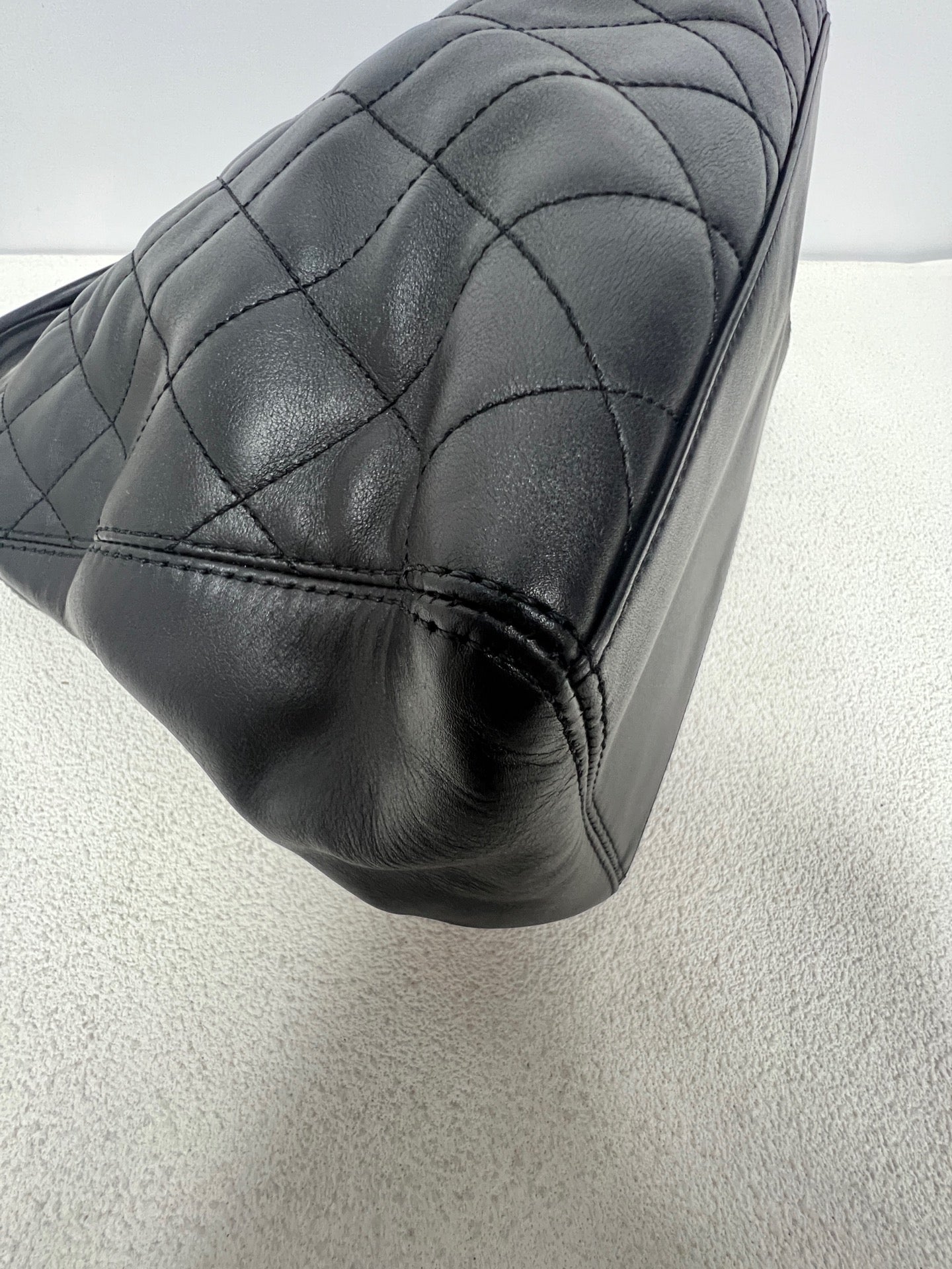 Chanel - Other - Leather - Black - (medium)