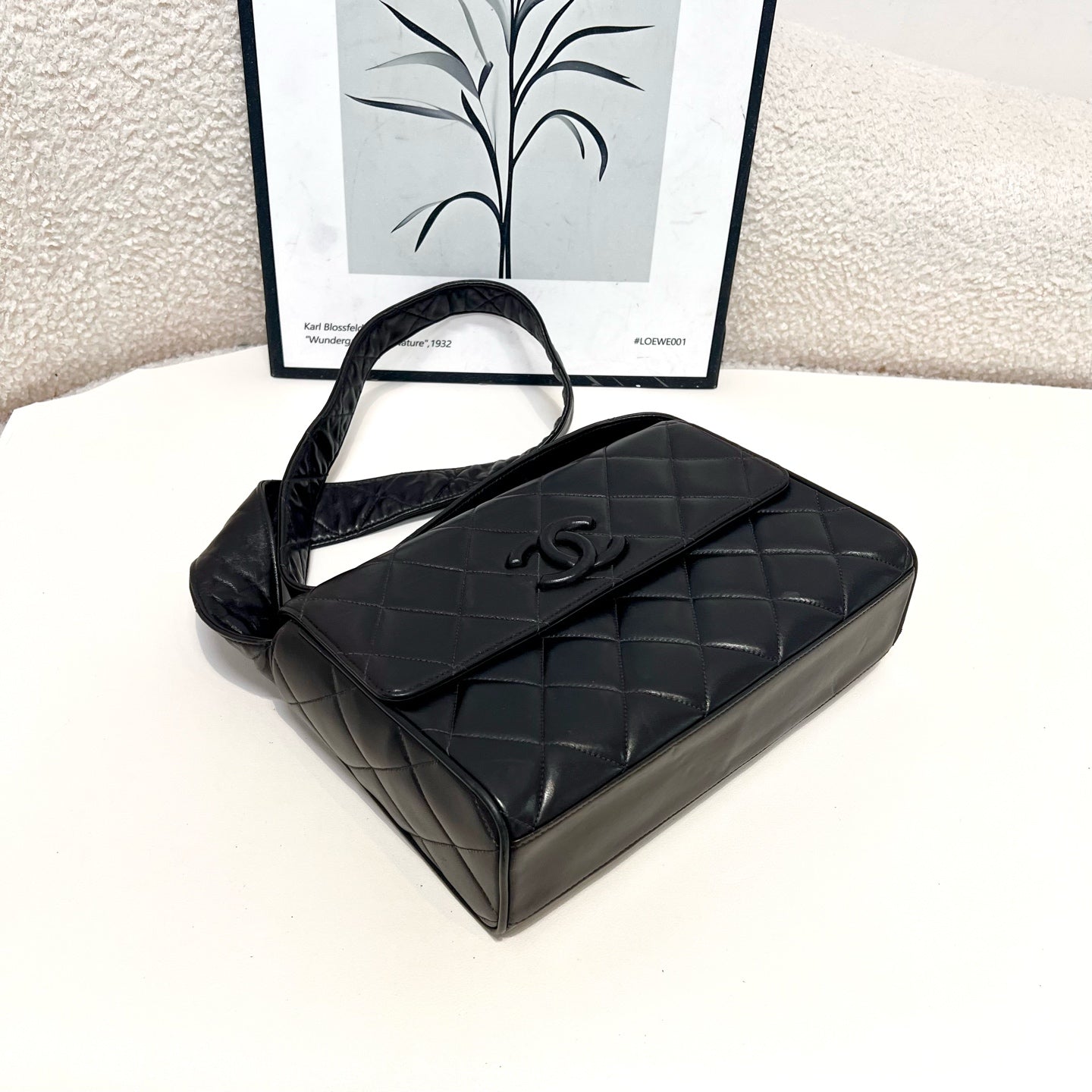 Chanel - Other - Leather - Black - (medium)