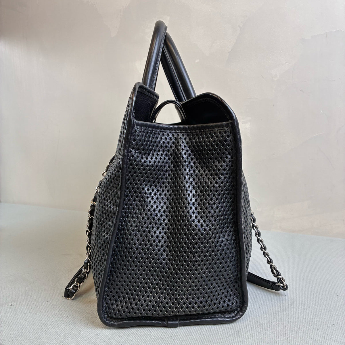 Chanel - Other - Leather - Black - (Medium)
