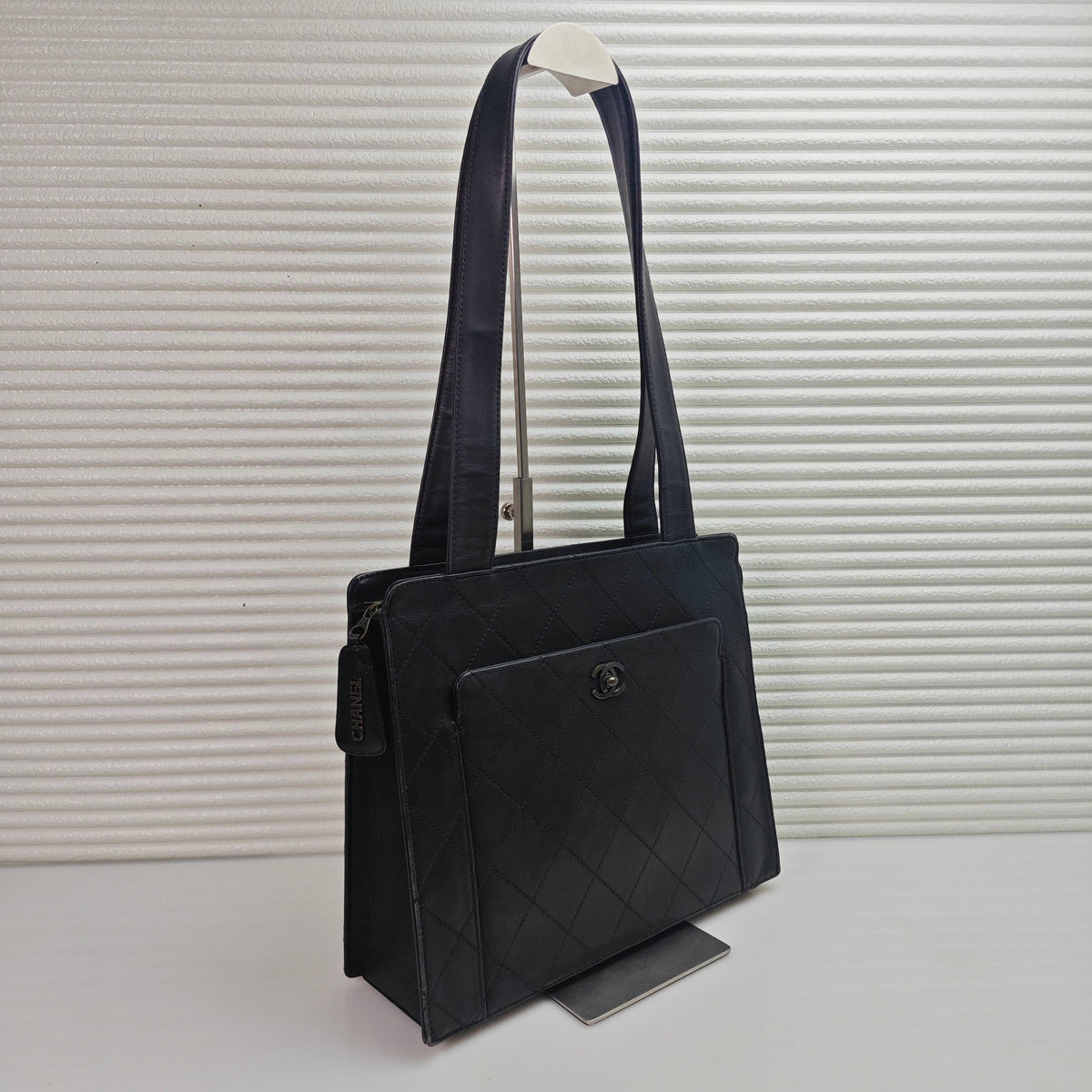 Chanel - Other - Leather - Black - (medium)