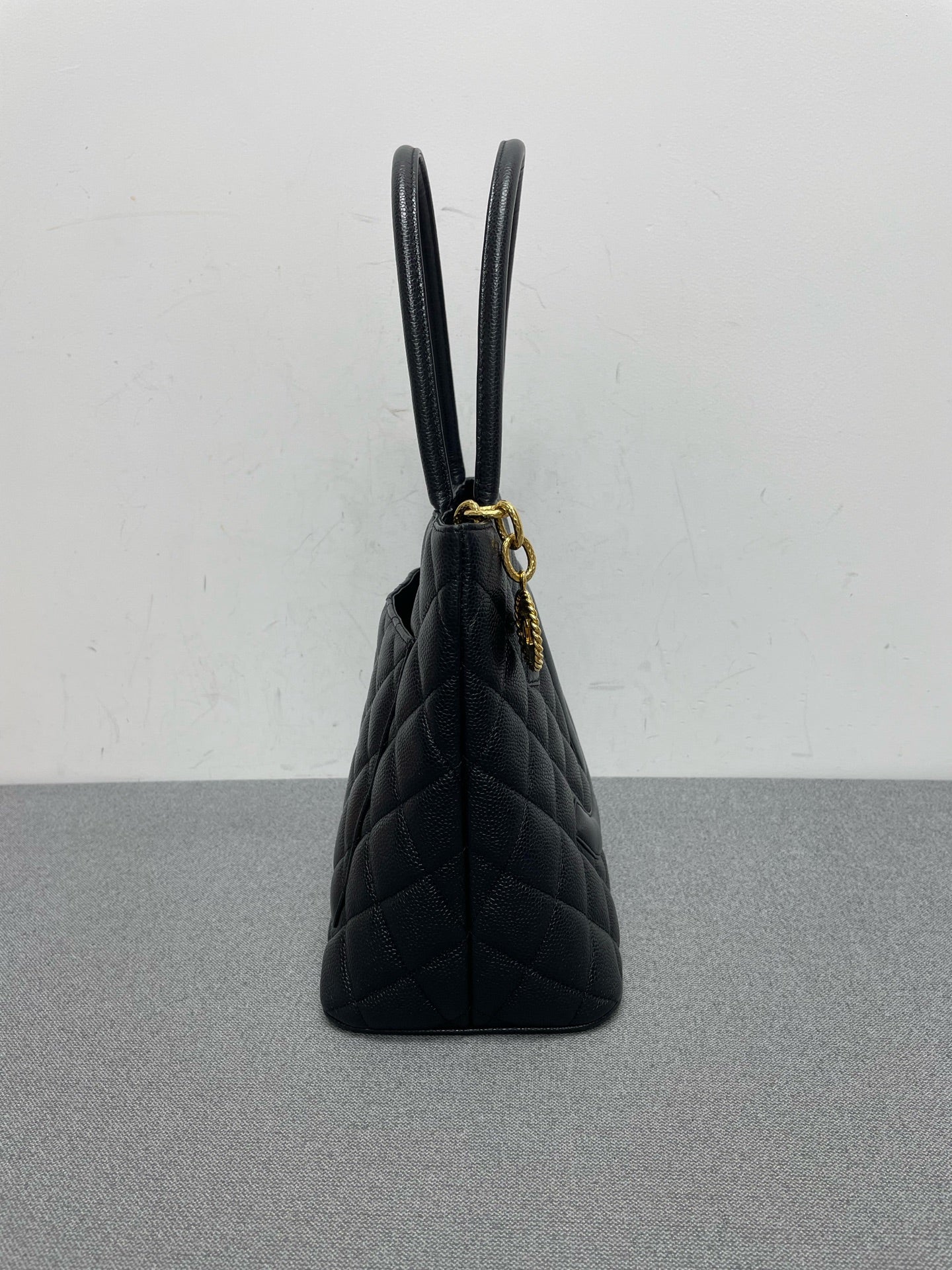 Chanel - Other - Leather - Black - (medium)