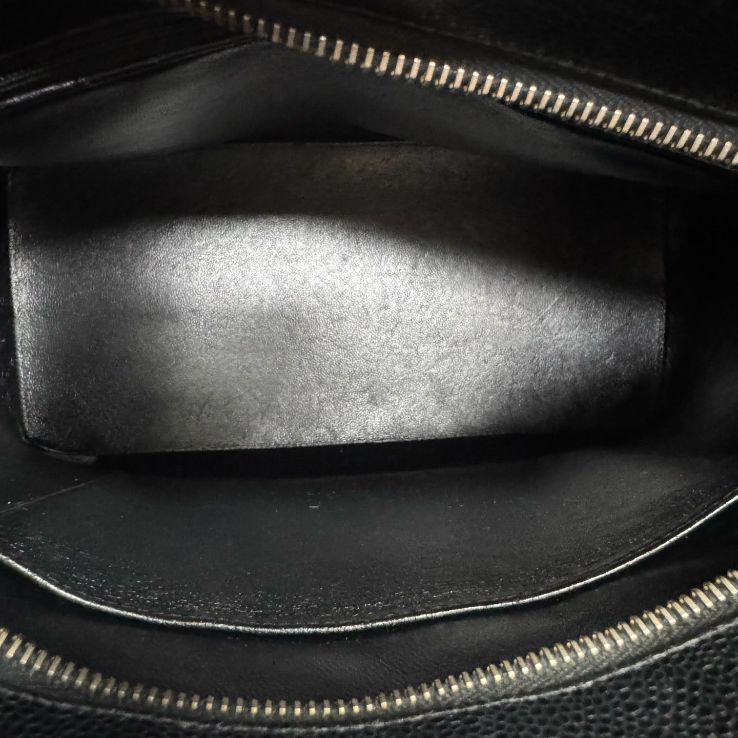 Chanel - Other - Leather - Black - (medium)
